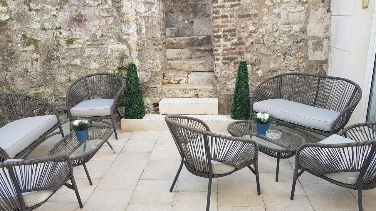 Hotel De La Tour Pont-de-l'Arche Luaran gambar