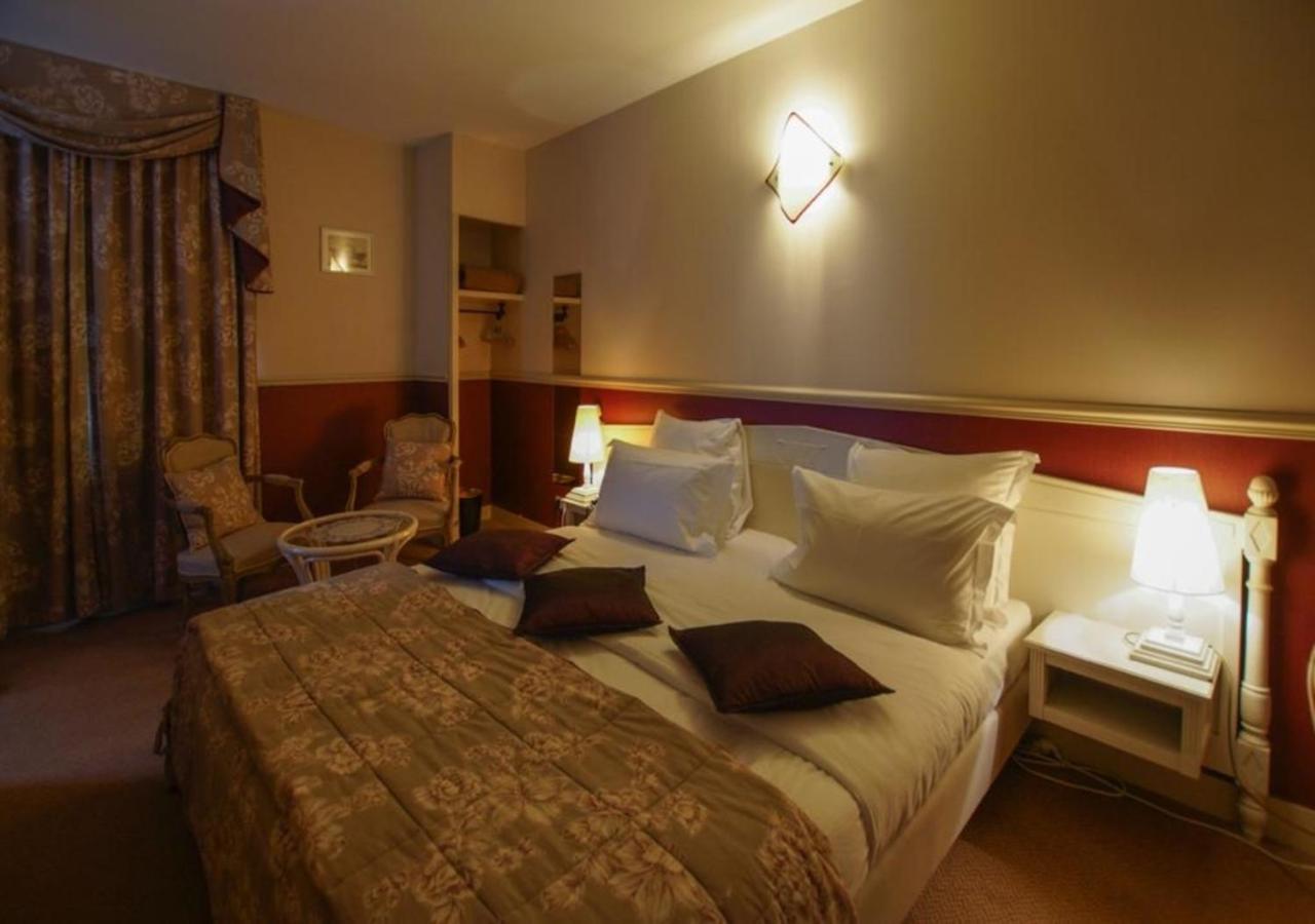 Hotel De La Tour Pont-de-l'Arche Luaran gambar