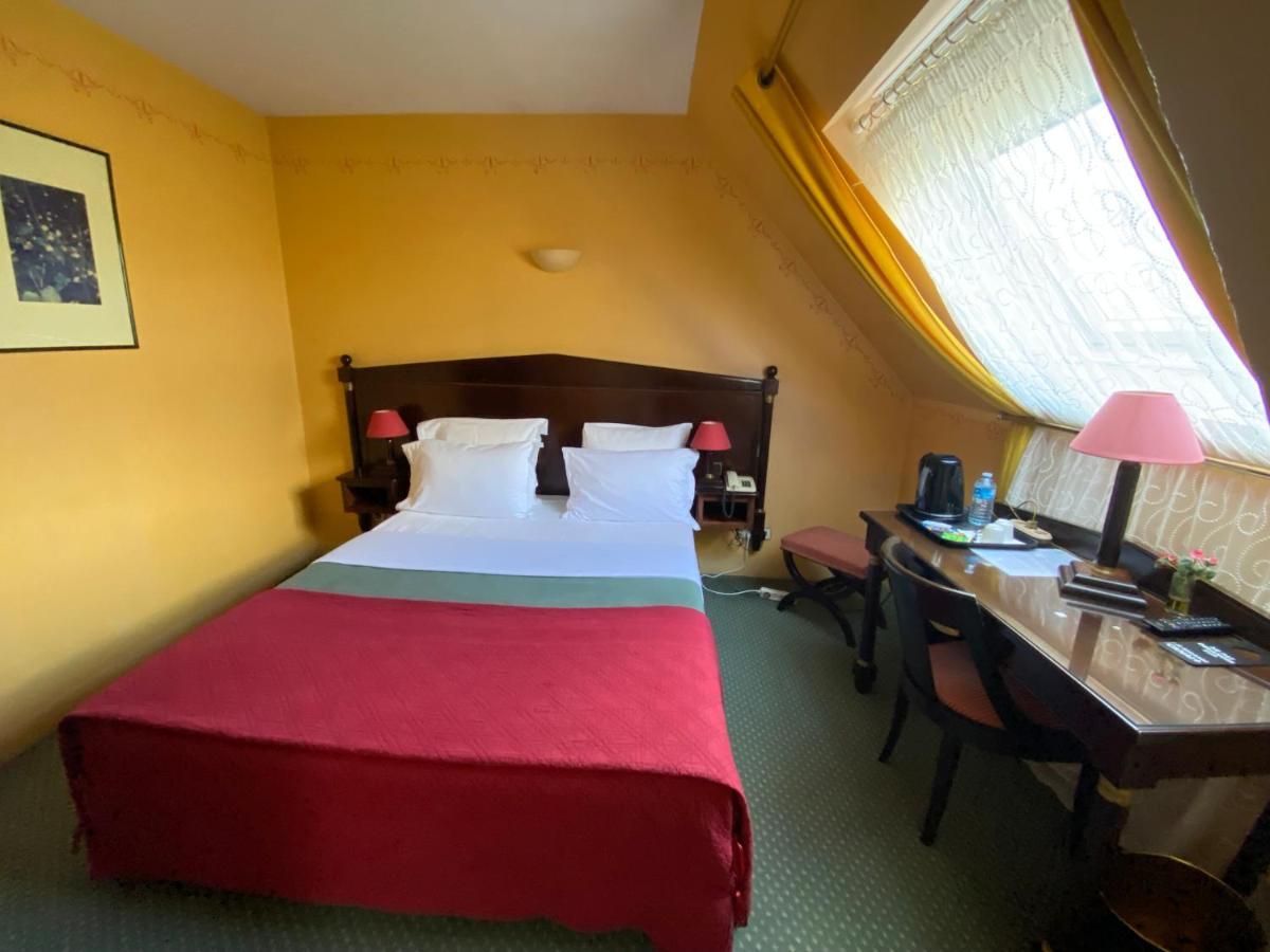 Hotel De La Tour Pont-de-l'Arche Luaran gambar