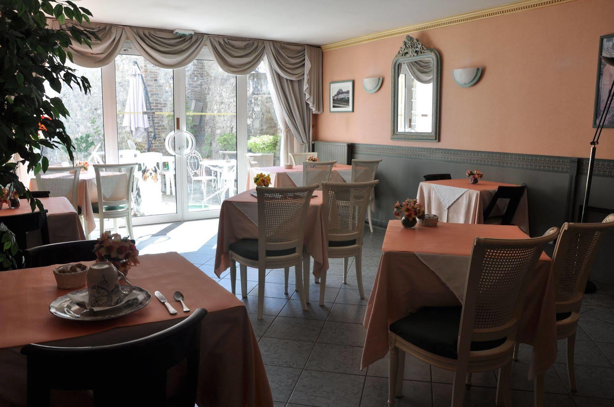 Hotel De La Tour Pont-de-l'Arche Luaran gambar